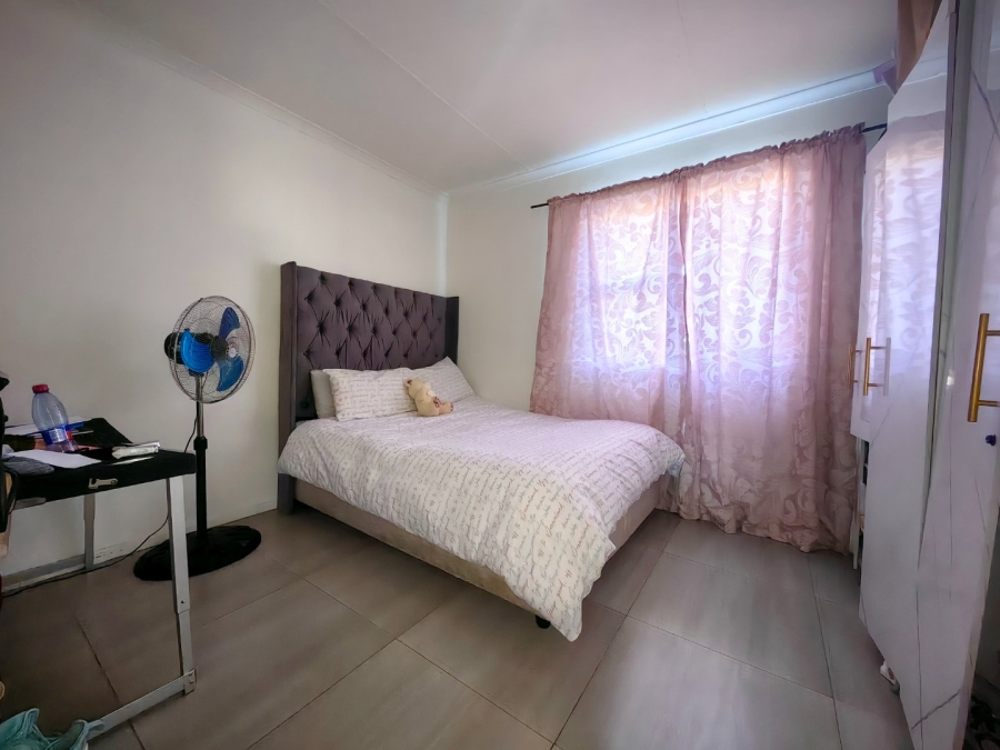 2 Bedroom Property for Sale in Lentegeur Western Cape